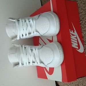 Jordan 1 Mid Triple White Big Boy Size 5.5y